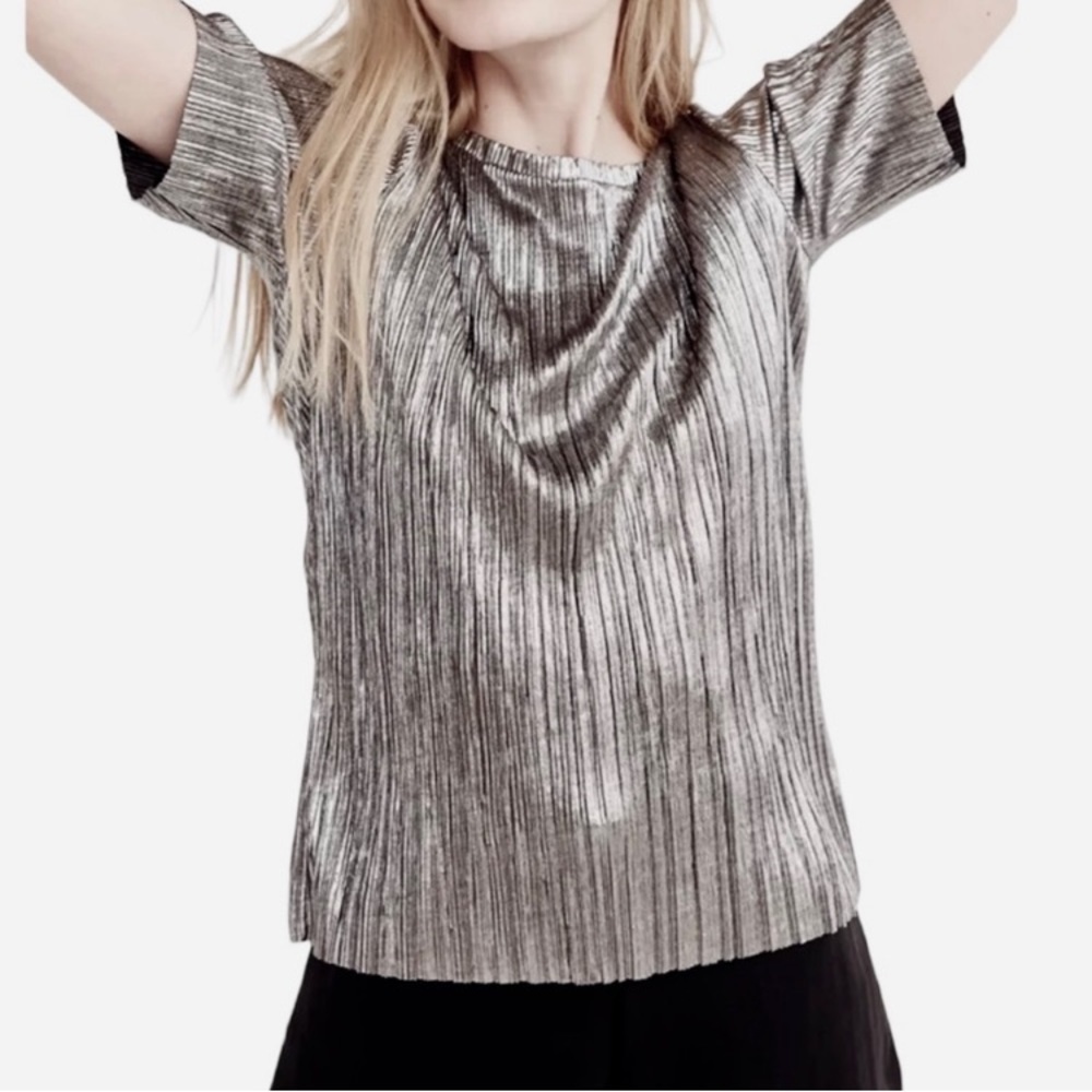 Silence + Noise Urban Outfitters shiny silver and black metallic ribbed top XS